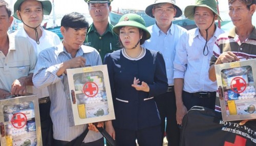 Health sector takes action to stand by fishermen - ảnh 1